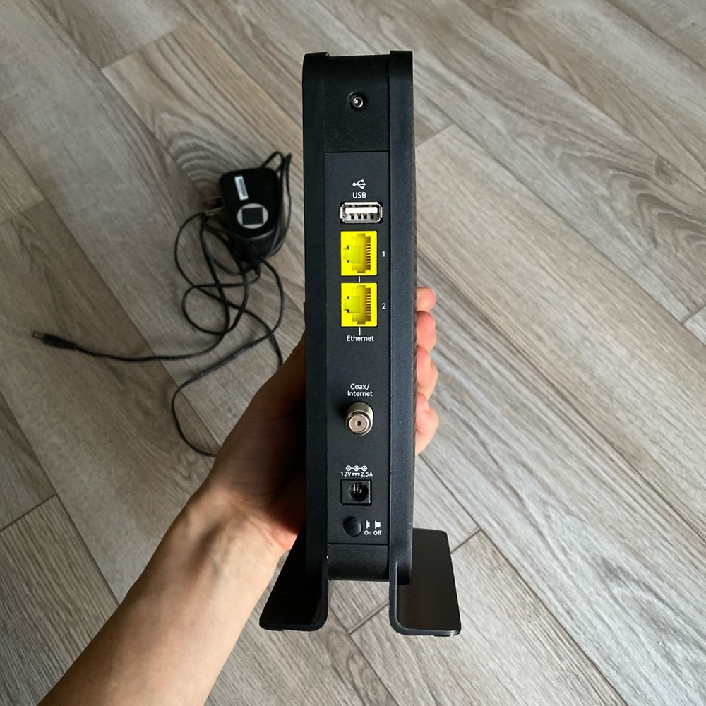 NETGEAR N600 Cable Modem WIFI Router (C3700) - Picture 3 of 4